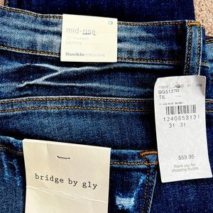 BRAND NEW BUCKLE JEANS!